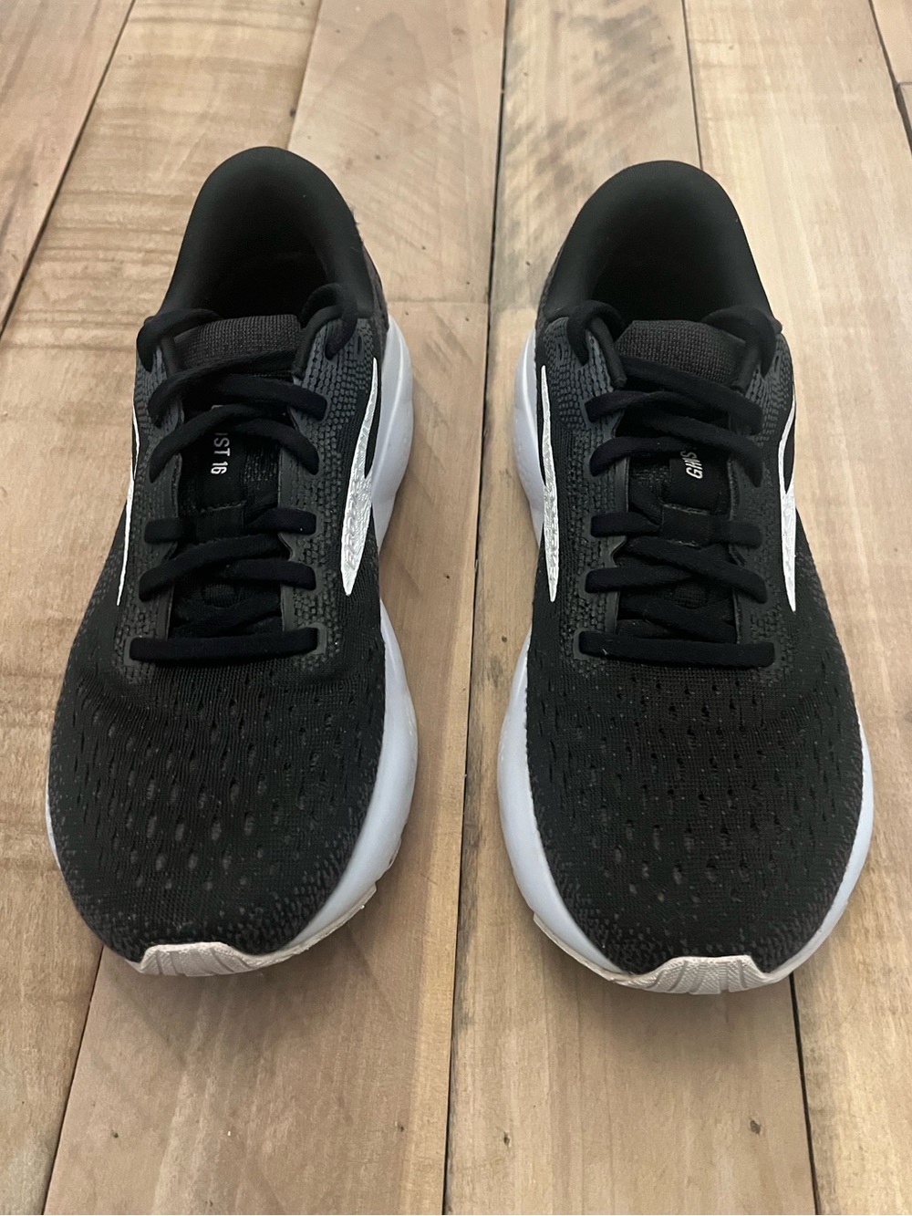 Brooks Ghost 16 Women’s Size 8 Medium (B) Black White Orchid Ice (1204071B0077)